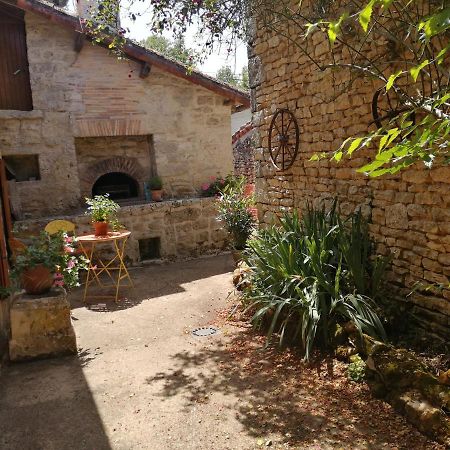 Traditional Stone Cottage Condac Exterior photo