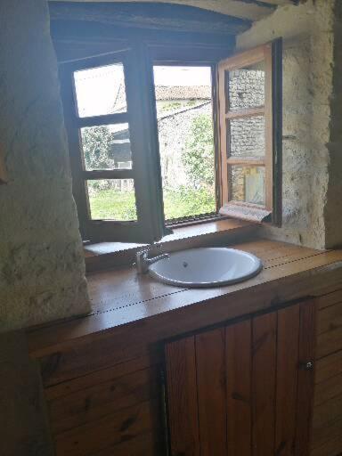 Traditional Stone Cottage Condac Exterior photo
