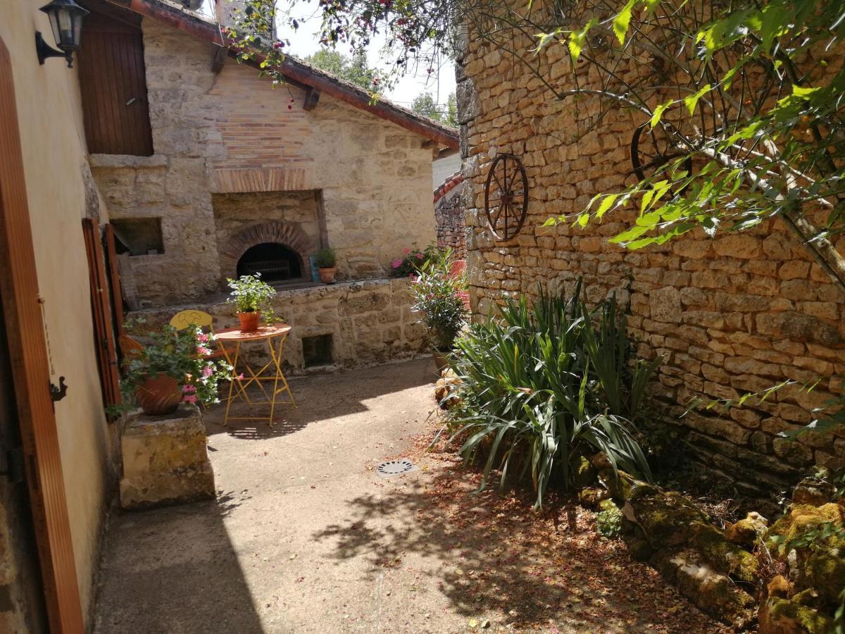 Traditional Stone Cottage Condac Exterior photo